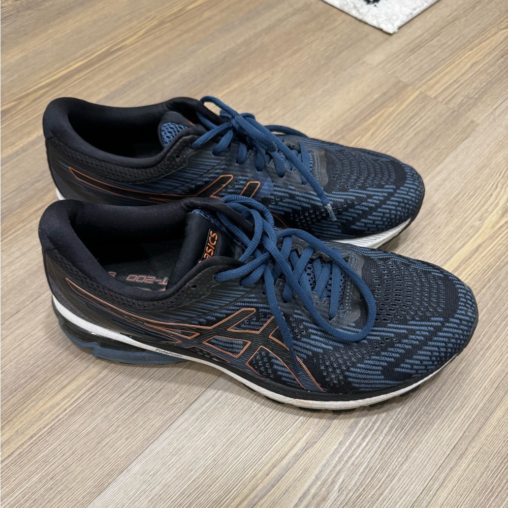 Men’s ASICS running shoes